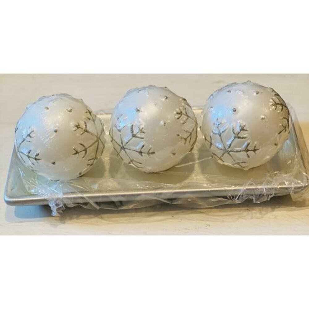 NIB Holiday Time 3 Piece Snowball Candle Set with Ceramic Plate